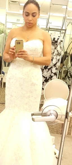 Wedding dress - Picture 1 of 4